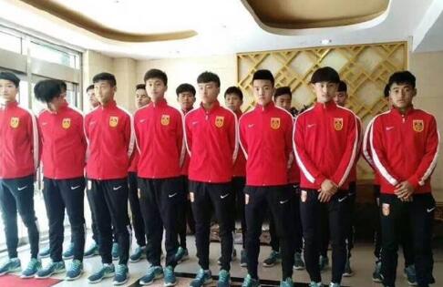 “曼联大约有3亿英镑的球员是价不符实的，也许曼联球迷会说他们还过得去。